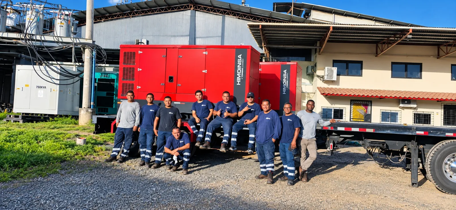 Equipo técnico de RIGSA frente a plantas eléctricas Himoinsa en Panamá